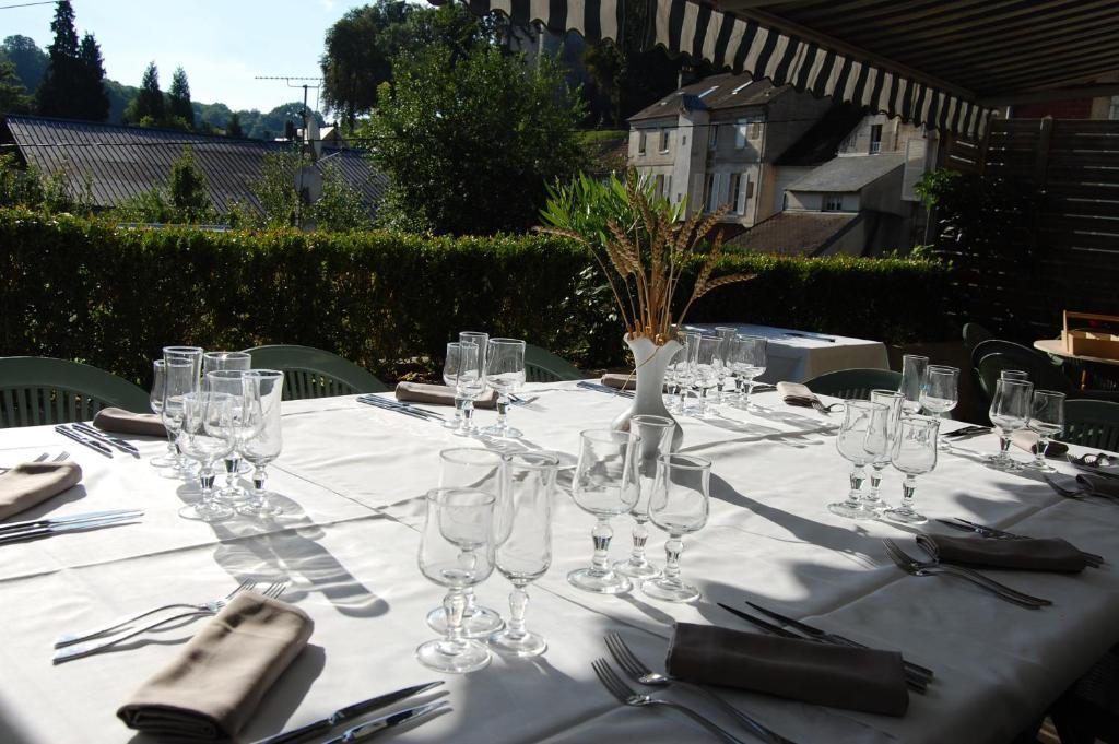 Aux Bles D'Or Hotel Pierrefonds Bagian luar foto